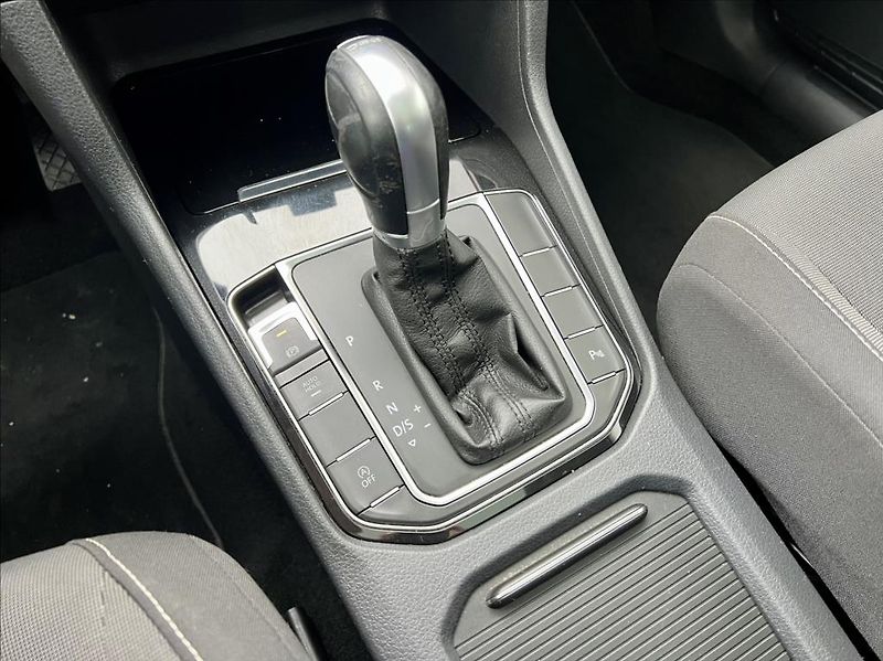 Volkswagen Golf Sportsvan 1,6 TDI DSG HIGHLINE PANORAMA - fotka 17 z 18
