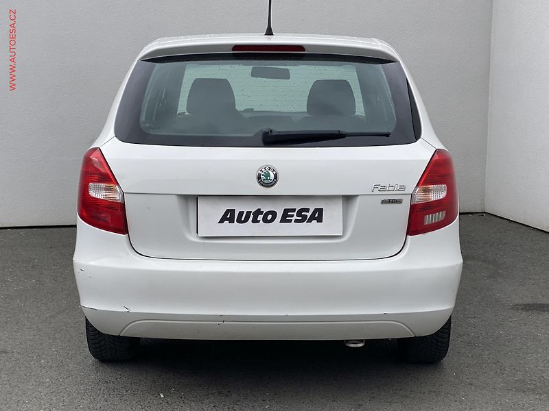 Škoda Fabia (2011) 1.6 TDi, ČR, Ambiente, AC - fotka 5 z 15