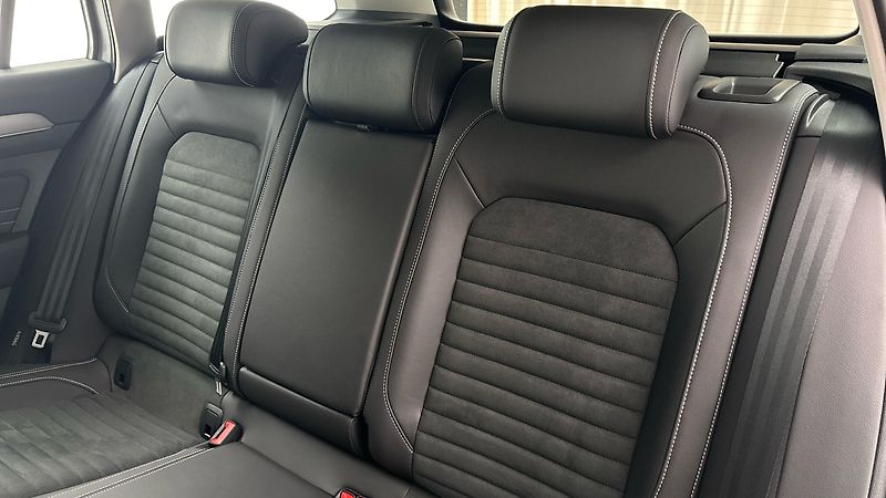 Volkswagen Passat 2.0 TDI DSG Elegance Variant - fotka 16 z 26