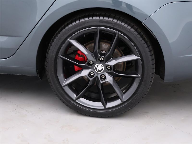 Škoda Octavia 2,0 TDI 135kW RS DSG 1.Maj. - fotka 27 z 34