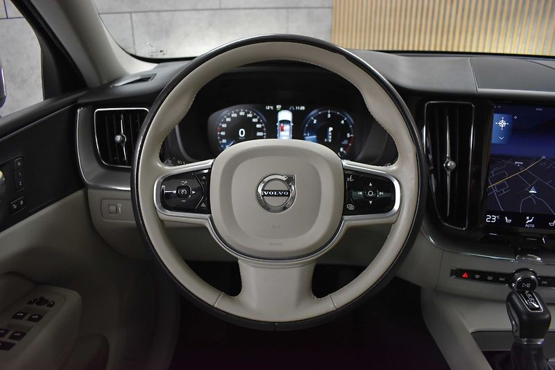 Volvo XC60 D5 AWD INSCRIPTION DPH*ČR 1.M* - fotka 19 z 44
