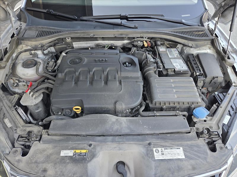 Škoda Superb 2,0 TDi DSG Style Plus DPH ČR - fotka 22 z 25