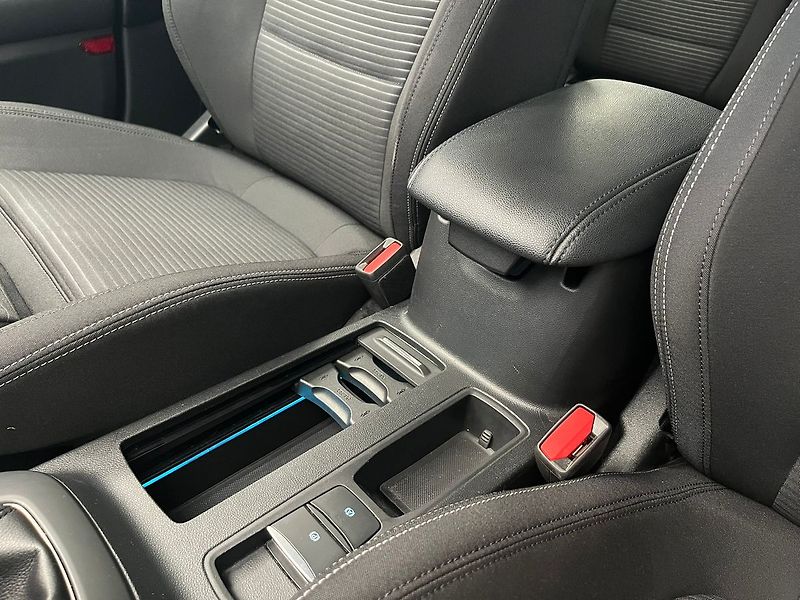 Ford Focus 2.0 EB Titanium manuál 110kW - fotka 31 z 76