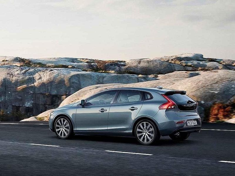 Volvo V40.
