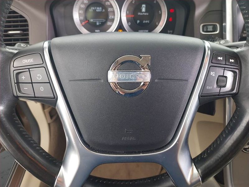 Volvo XC60 (2012) D3, 4X4, Automat, Xenony - fotka 19 z 19