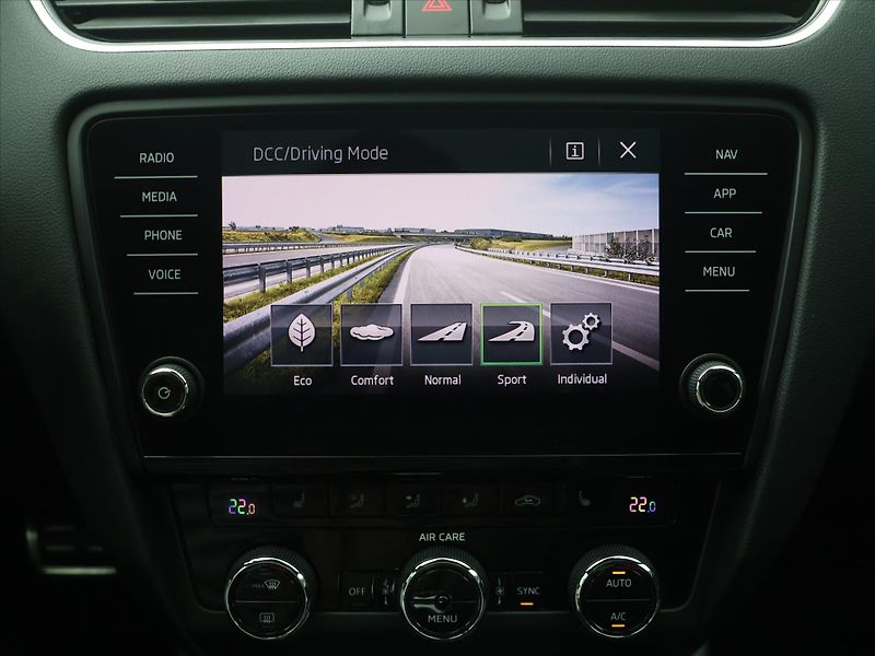 Škoda Octavia RS 2,0 TSI 169kW DSG 1.Maj. - fotka 24 z 33