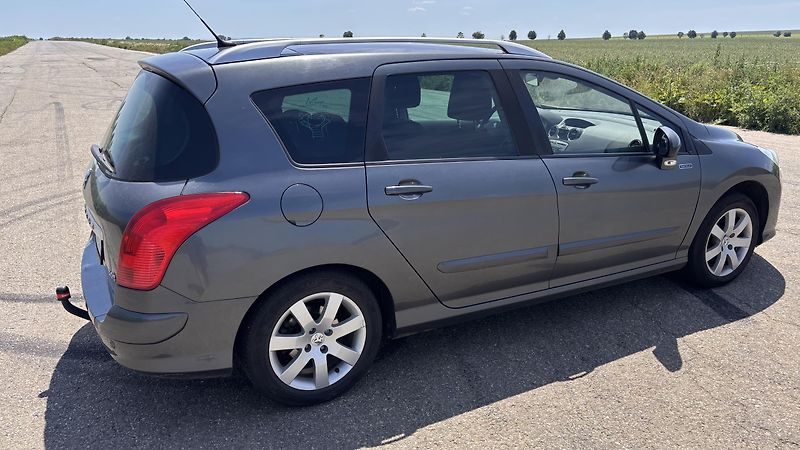 Peugeot 308 (2011) - fotka 5 z 12