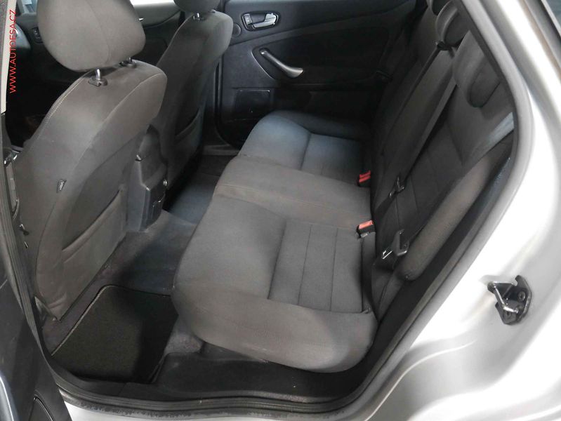 Ford Mondeo (2009) 2.0TDCi, ČR, AC, temp - fotka 10 z 19
