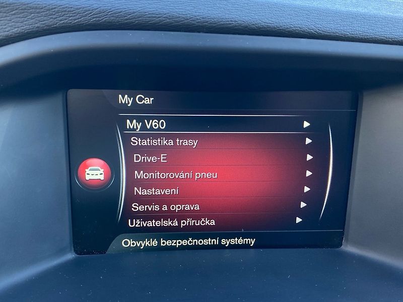 Volvo V60 D3 FWD MOMENTUM - fotka 20 z 30