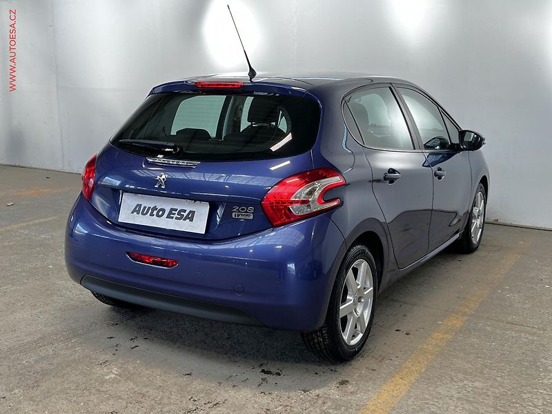 Peugeot 208 (2014) 1.2 PT, AC, výhřev sed - fotka 4 z 16