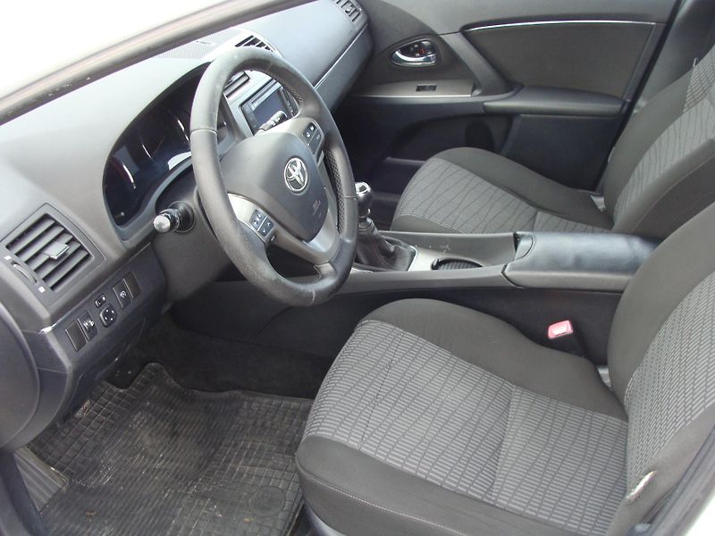 Toyota Avensis 2.0 D-4D, 93 kW,klima,p.kamera - fotka 9 z 30