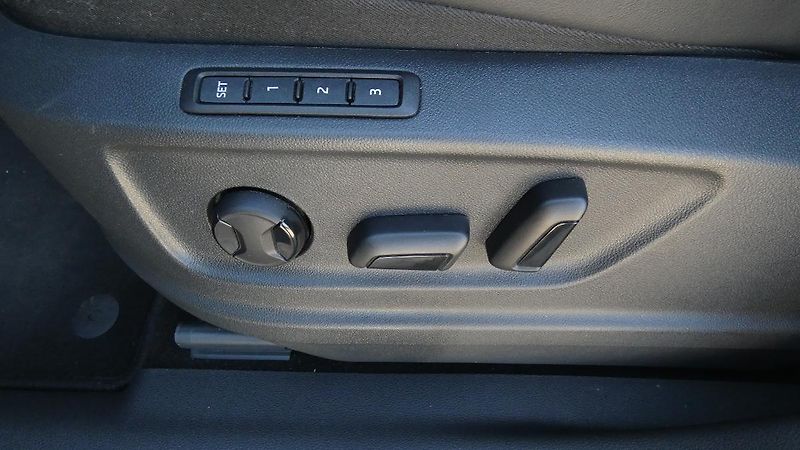 Škoda Kodiaq 2,0 TDI DSG 4x4 Sportline Excl - fotka 23 z 25