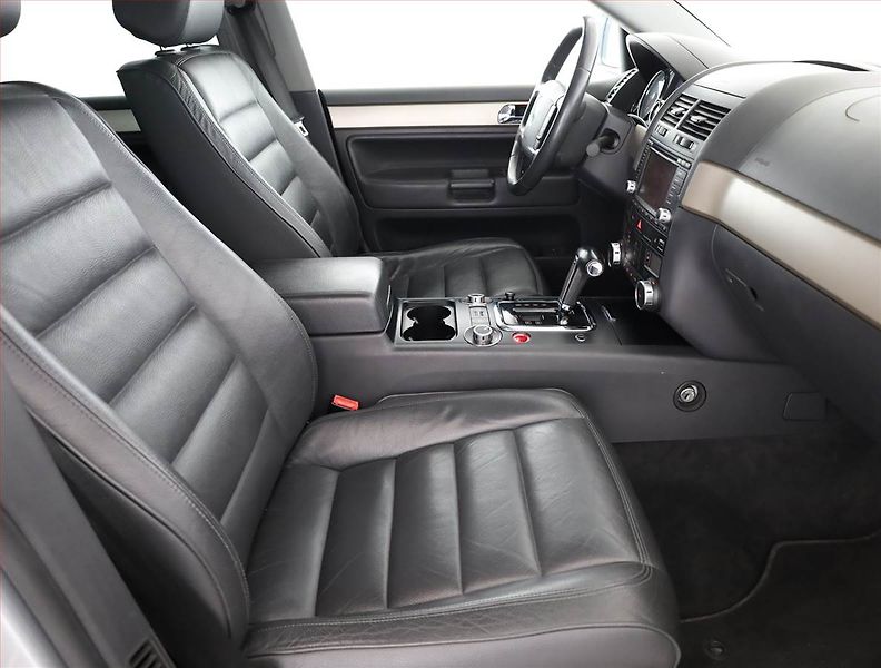 Volkswagen Touareg (2006) 3.0 V6 TDI, 4X4, Automat - fotka 7 z 17