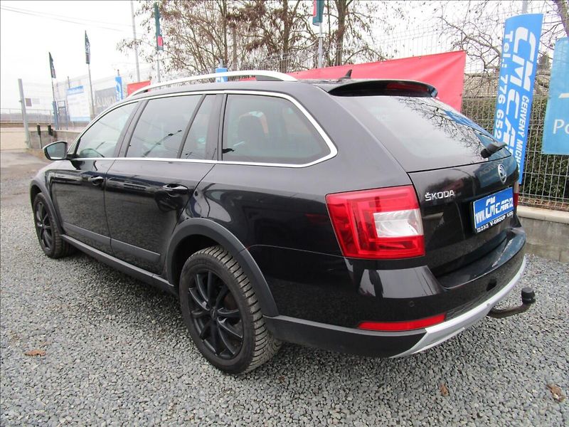 Škoda Octavia Combi 2.0TDi DSG, Scout - fotka 6 z 41