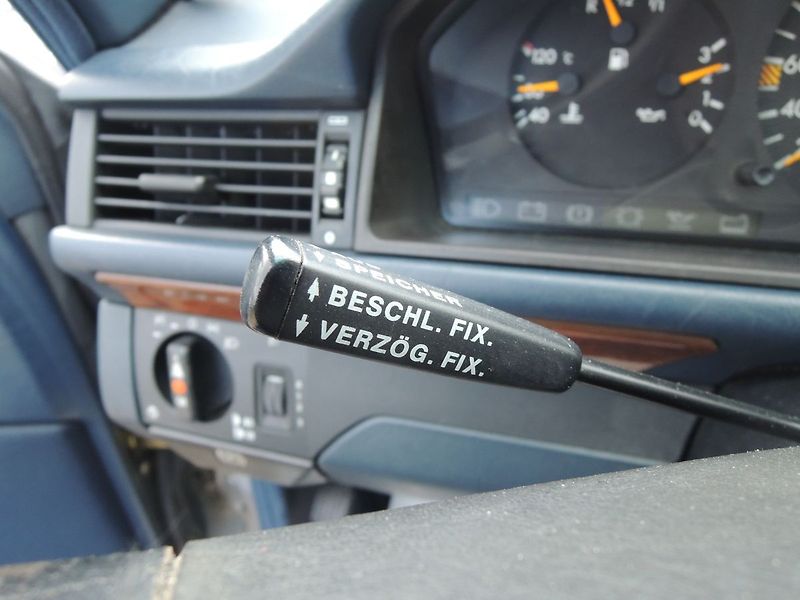 Mercedes-Benz Třídy E 124 300E 4Matic Automat - fotka 12 z 20