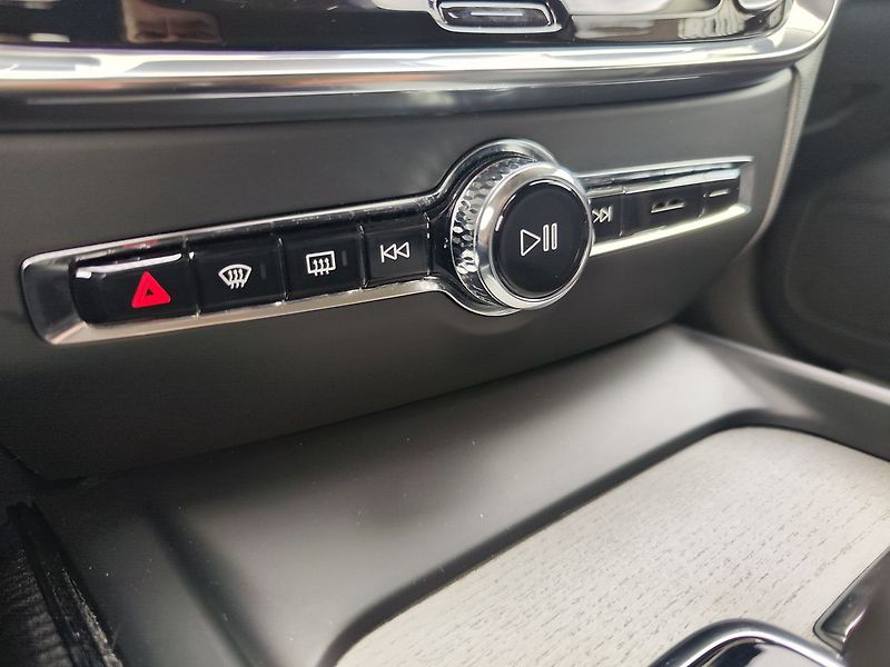 Volvo V60 B4 2.0/145kW 1.majitel 4x4 - fotka 25 z 36