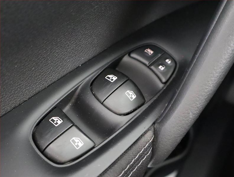 Nissan Qashqai (2018) 1.6 dCi, Automat, Serv.kniha - fotka 17 z 22