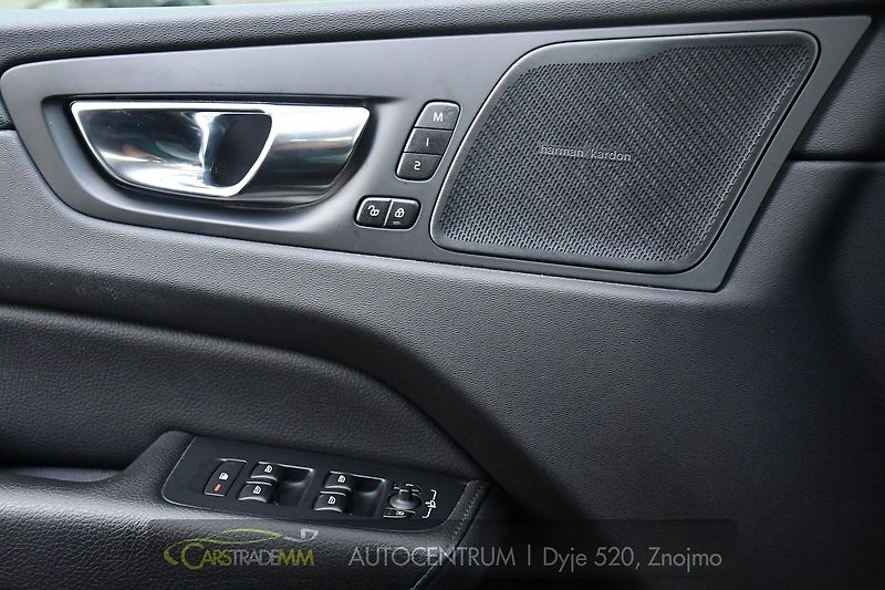 Volvo XC60 B4 INSCRIPTION AWD - fotka 26 z 53