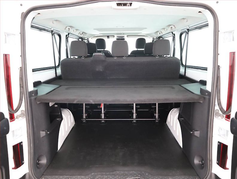 Renault Trafic (2023) 2.0 Blue dCi, Bus, 8Míst, ČR - fotka 16 z 17