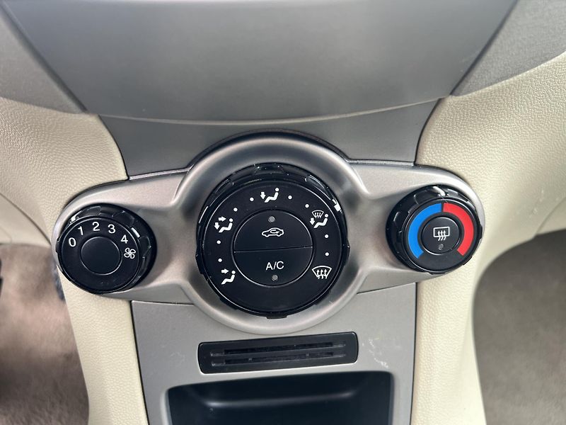 Ford Fiesta 1.25i KLIMATIZACE KOUPENO V ČR - fotka 18 z 36