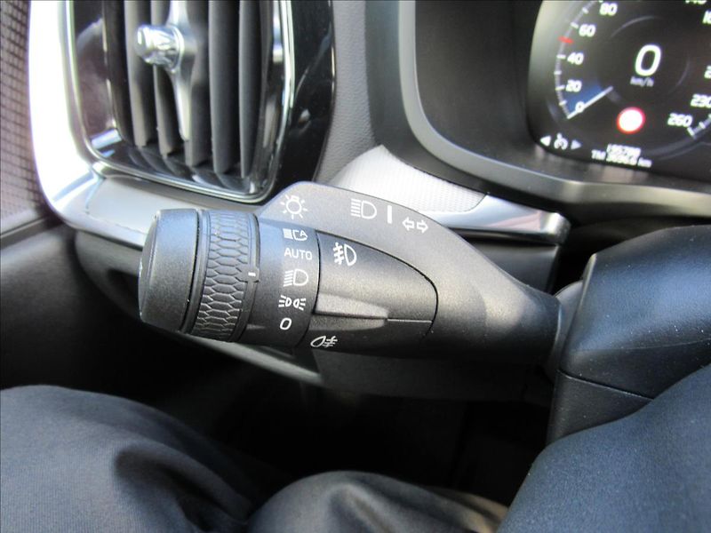 Volvo S60 2,0 B5 184kW AWD R-Design - fotka 29 z 34