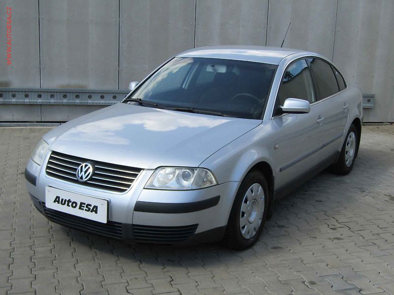 Volkswagen Passat (2002) 1.6 i, AC, výhřev sed - fotka 3 z 14