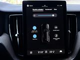Volvo XC60 B5 AWD PLUS DARK // REZERVACE  - náhled 30