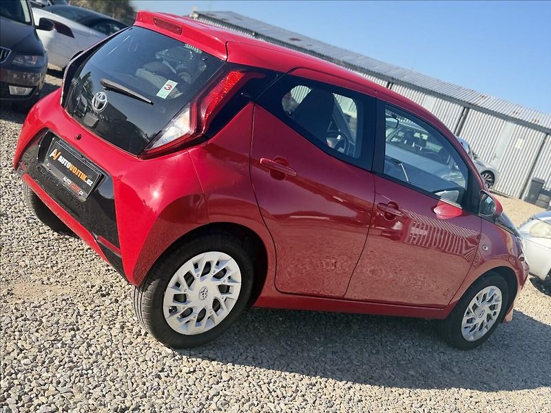 Toyota Aygo 1,0 i 53kW KLIMA 33.000Km - fotka 4 z 22