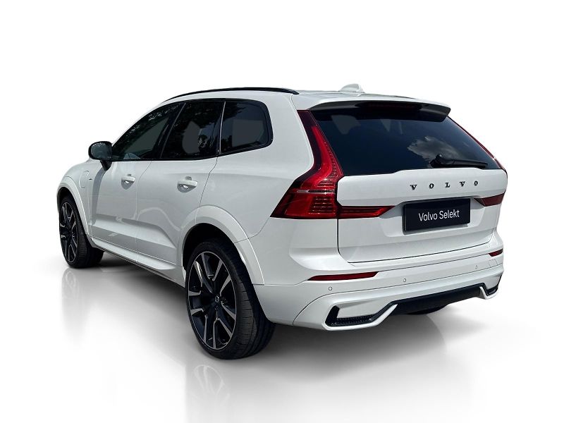 Volvo XC60 T8 AWD ULTIMATE // REZERVACE - fotka 3 z 45