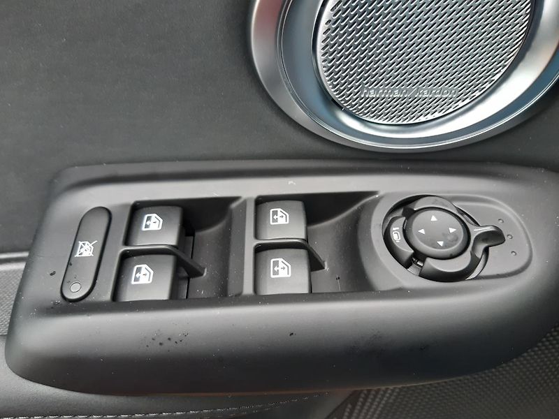 Alfa Romeo Tonale (2023) 1,3 PHEV 280 PS  Veloce - fotka 28 z 48