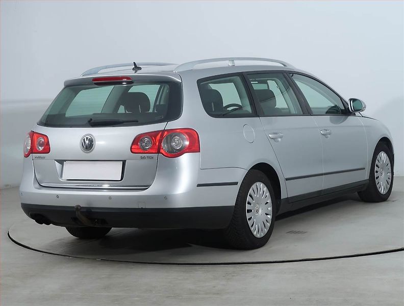 Volkswagen Passat (2005) 2.0 TDI, Tažné - fotka 5 z 16