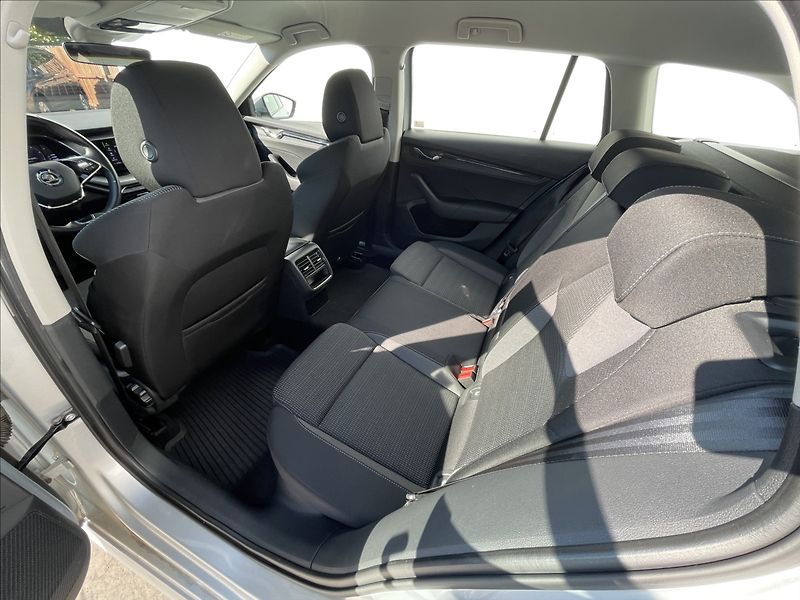 Škoda Octavia 2,0 TDI 4x4 DSG Ambi Plus TZ - fotka 15 z 21