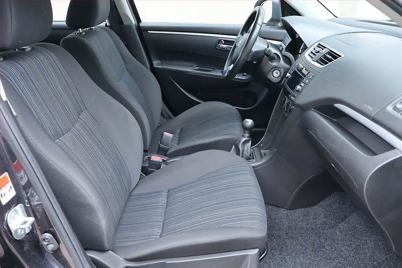 Suzuki Swift (2015) 1.2, Tempomat, Park. senzory - fotka 9 z 17