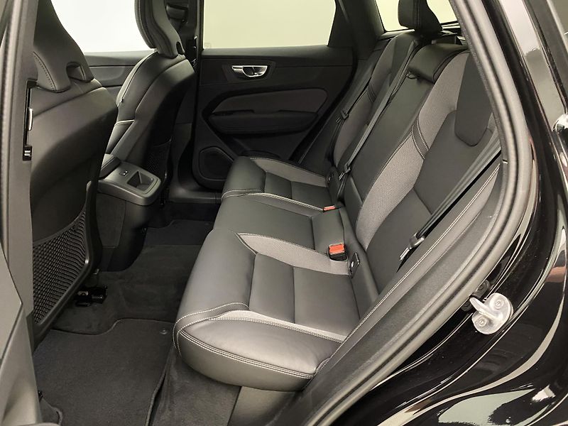 Volvo XC60 B5 AWD BLACK EDITION AUT CZ - fotka 5 z 60