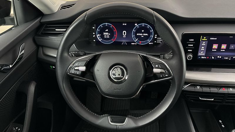 Škoda Octavia 2.0 TDI Ambition Combi - fotka 9 z 23