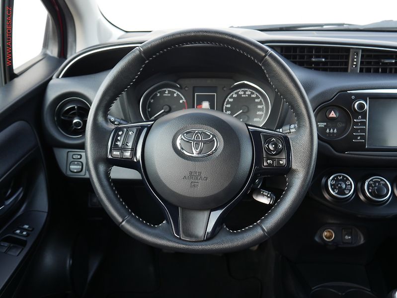 Toyota Yaris (2017) 1.5i, 1.maj,ČR, servis.kniha - fotka 14 z 15