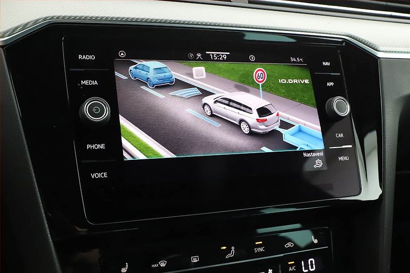 Volkswagen Passat (2022) 2.0 TDI - fotka 16 z 27