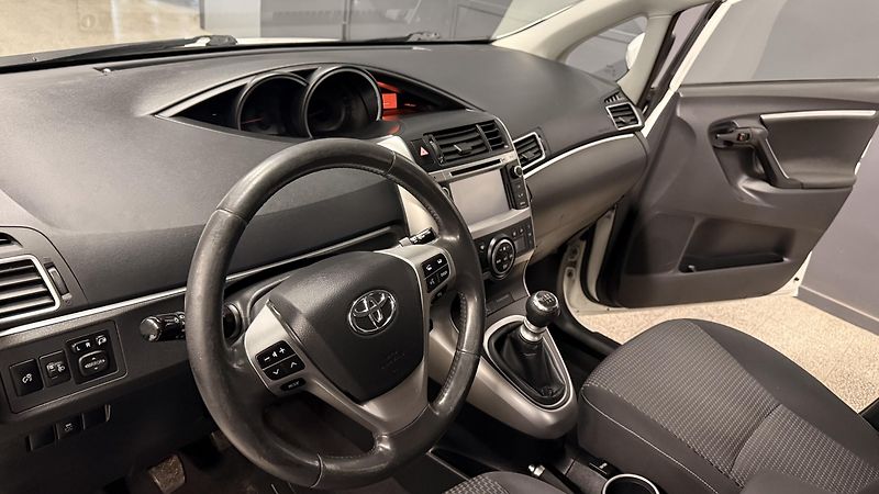 Toyota Verso (2014) 2.0DID,ČR,7 MÍST,2 MAJITEL - fotka 18 z 32