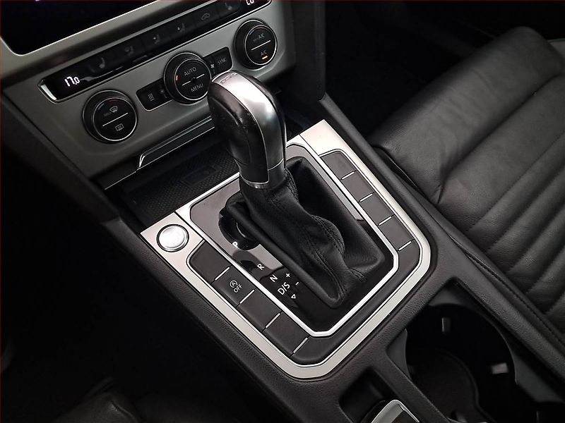 Volkswagen Passat (2019) 2.0 TDI, Automat, Kůže, Navi - fotka 11 z 17