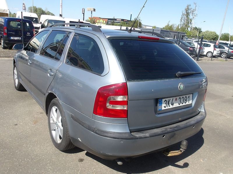 Škoda Octavia 1,9TDi 4X4 !!! KŮŽE,VÝHŘEVY ! - fotka 10 z 24