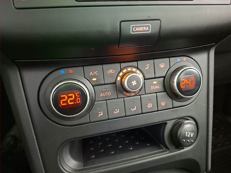 Nissan Qashqai (2013) 1.6, Navi, Tempomat - fotka 15 z 19