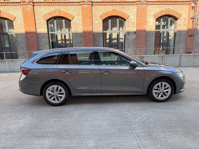 Škoda Octavia (2023) Combi Style 2,0 TDI 110 KW AUT - fotka 8 z 21