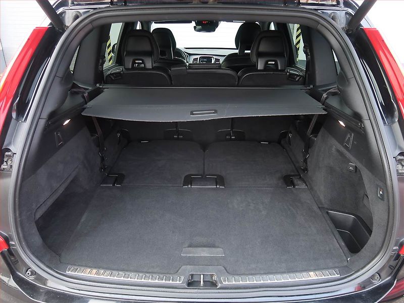 Volvo XC90 (2019) D5 AWD - fotka 14 z 31