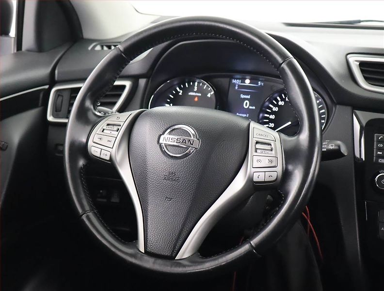 Nissan Qashqai (2014) Acenta 1.6 dCi, 4X4, ČR,1.maj - fotka 16 z 20
