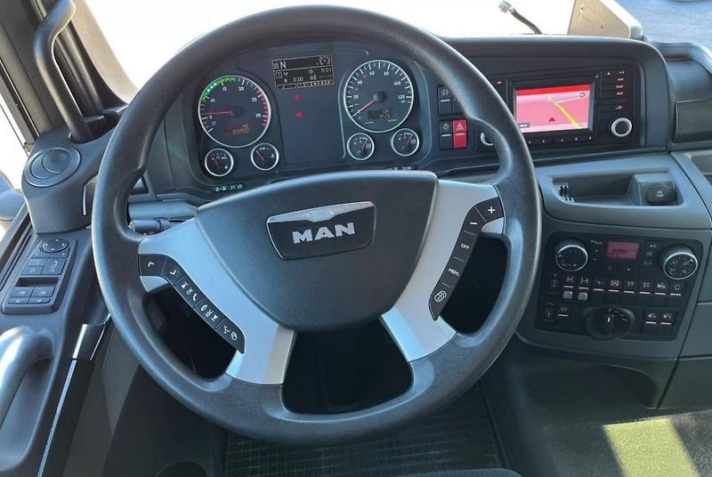 MAN TGX (2016) 41.560 8x4 tahač 120t - fotka 18 z 19