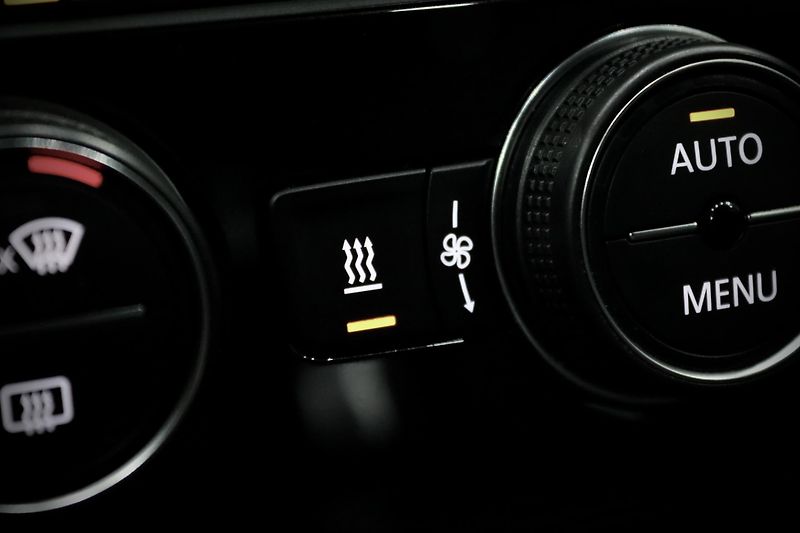 Volkswagen Golf 7 FL Variant 1.4 TSI 92 kW DSG - fotka 28 z 33