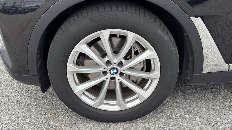 BMW X7 xDrive40i - fotka 4 z 16