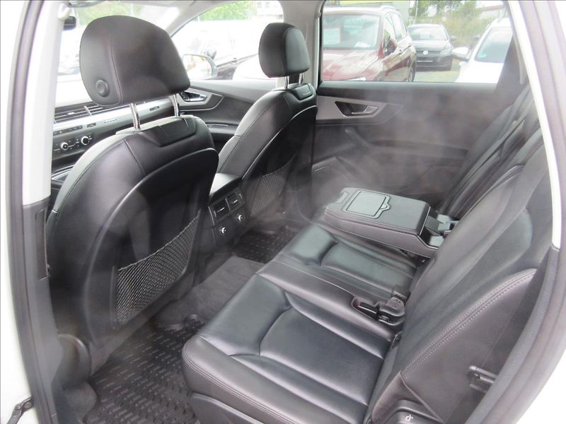 Audi Q7 3,0 TDI quattro Tiptronic Top - fotka 8 z 19