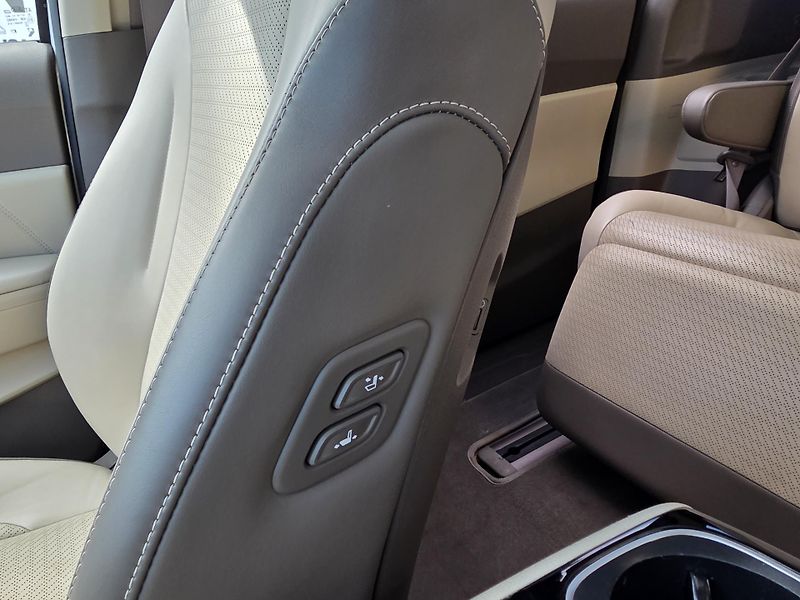 Kia Carnival 2.2-7míst-TOP VÝBAVA-2xLCD - fotka 26 z 28