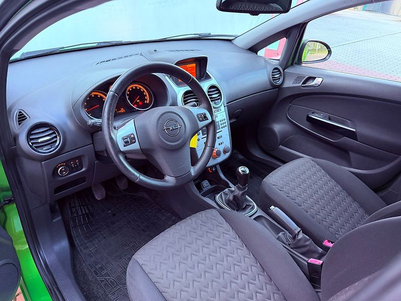 Opel Corsa 1.4 Active, Serviska - fotka 13 z 21